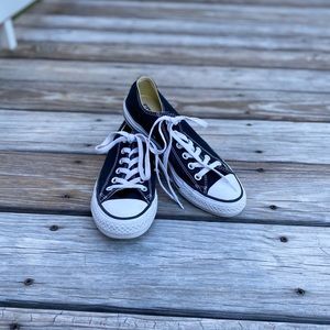 Women’s black converse